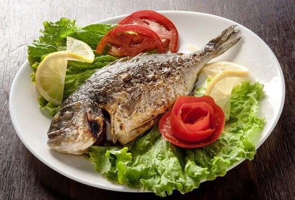 Πώς θα ξεχωρίσετε το φρέσκο ψάρι στην ταβέρνα